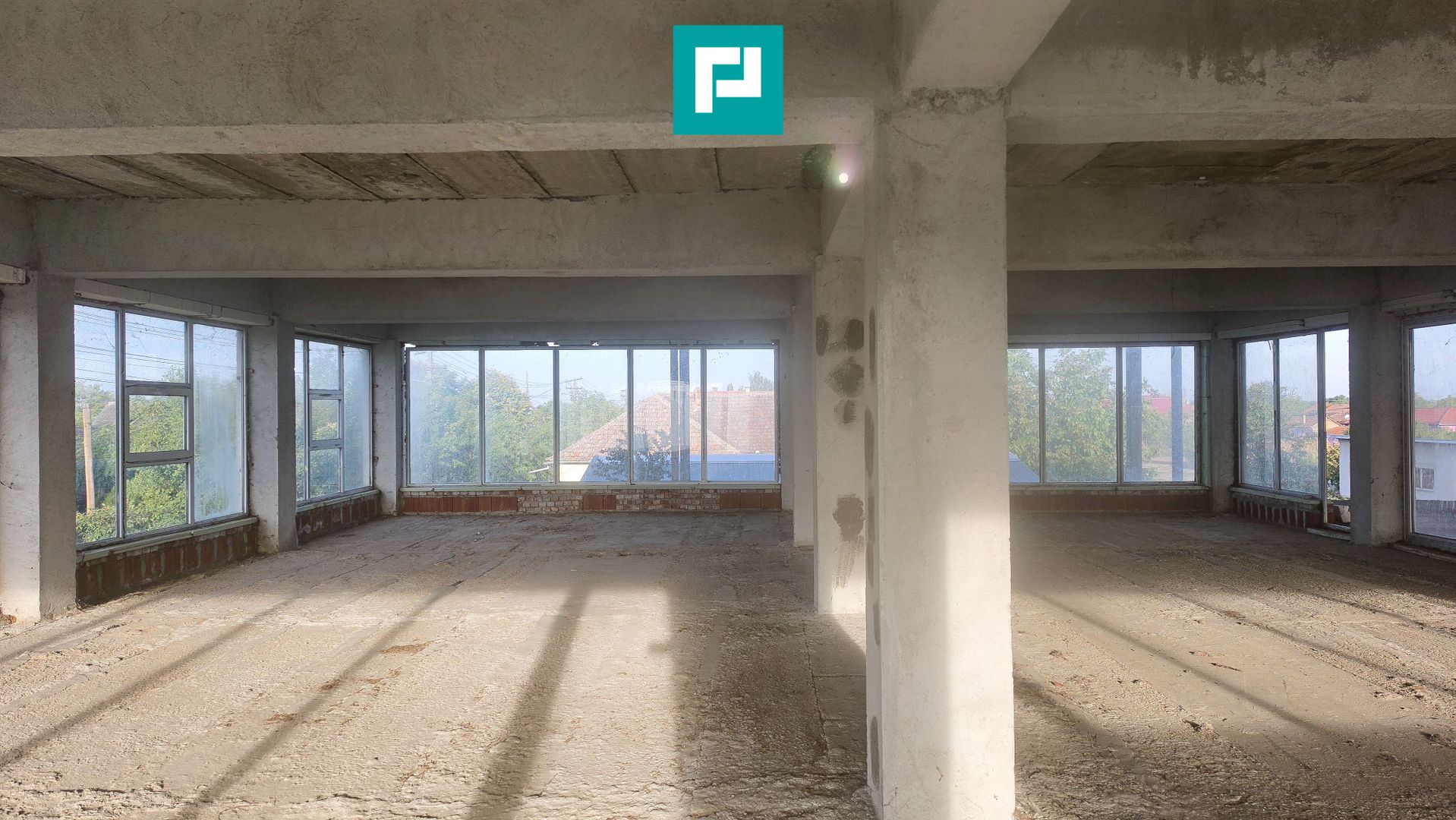 Spatiu comercial cu etaj și teren de 4000mp - Poză 24