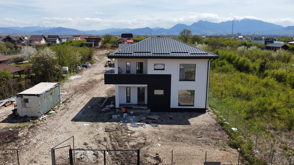 Casă exclusivistă de vânzare în Sânpetru - Poză 1