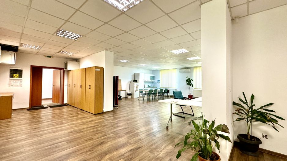 Birou cu 3-4 posturi de lucru - Poză 1