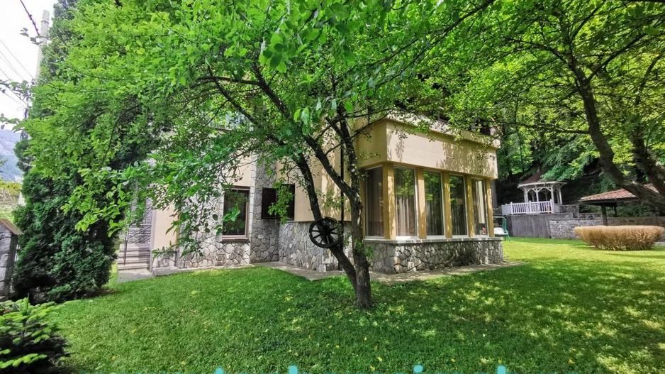 Vila deosebita Sinaia- Cumpatul - Poză 2