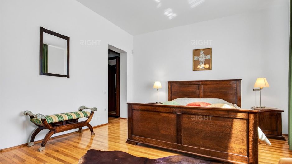 Casa pe 3 niveluri | Terasa cu priveliste | 3 parcari | Pozitie centrala - Poză 24