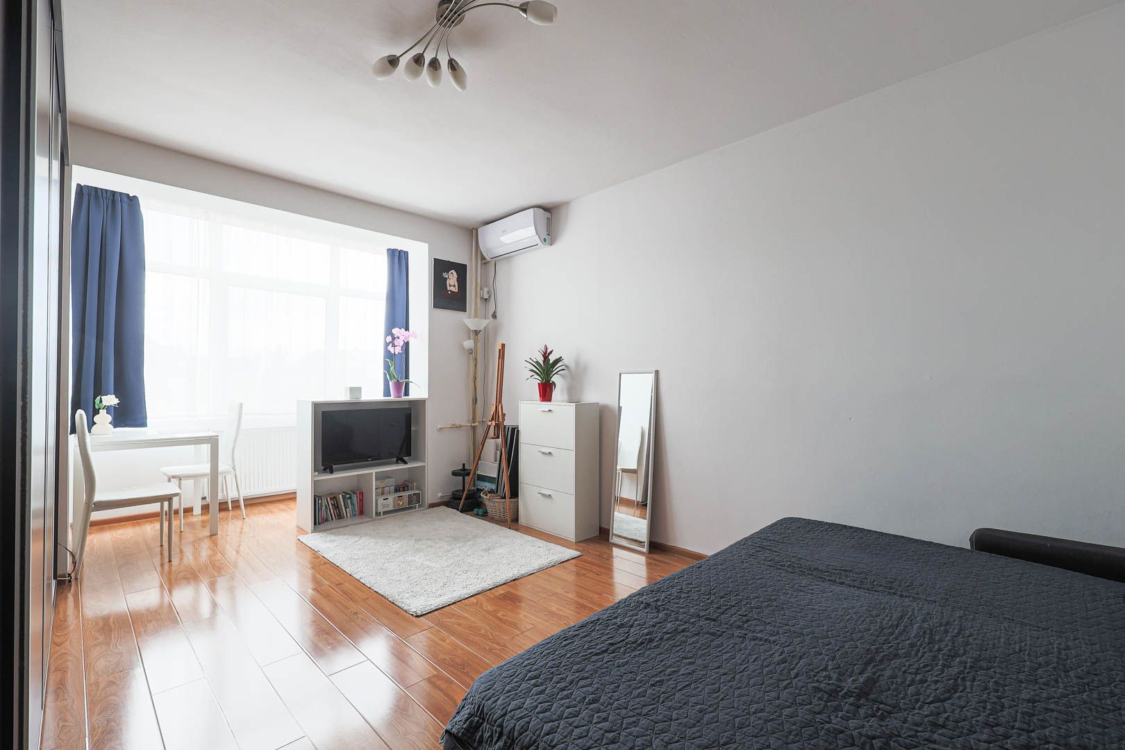 Apartament la cheie cu o camera – Strada Decebal Comision 0 - Poză 1