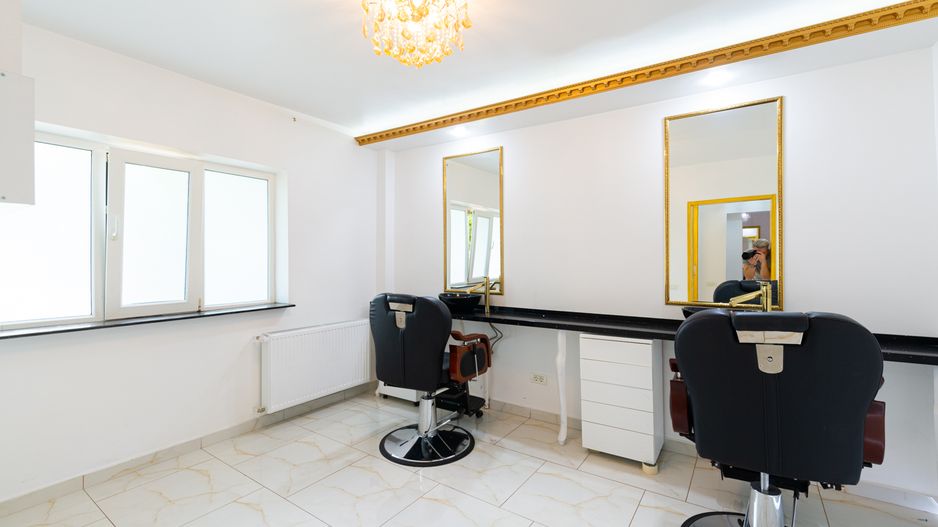 Frizerie-Coafor-Mani-Pedi, 7 posturi complet echipat - Poză 7