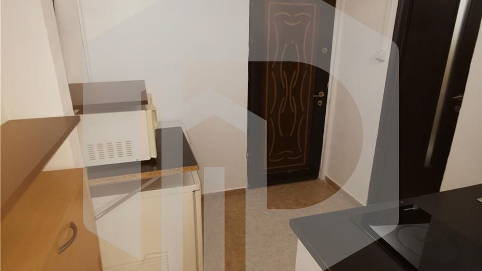 Garsoniera - Etaj 1 - Mobilata si Utilata - Broscarie - Poză 3