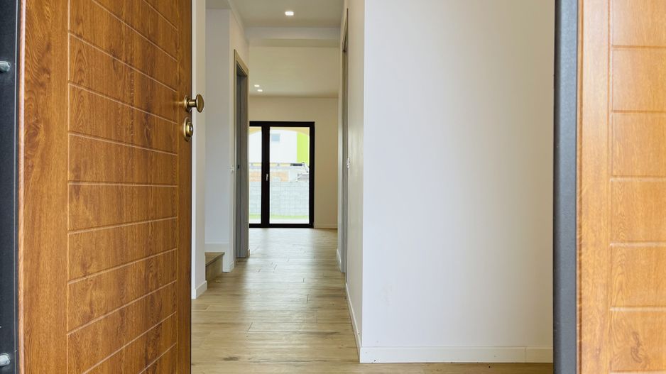 Casa de inchiriat in Dumbravita - Conexiuni excelente si spatiu versatil! - Poză 7