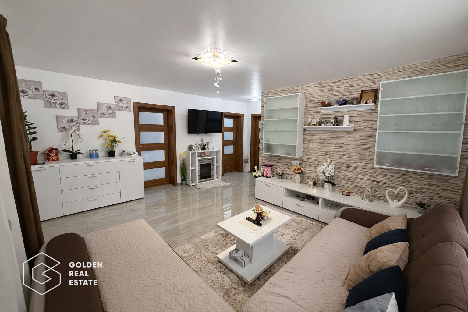 Vila la cheie, 3 camere Mandruloc, 1055mp teren, garaj, la 13 km de Arad - Poză 1