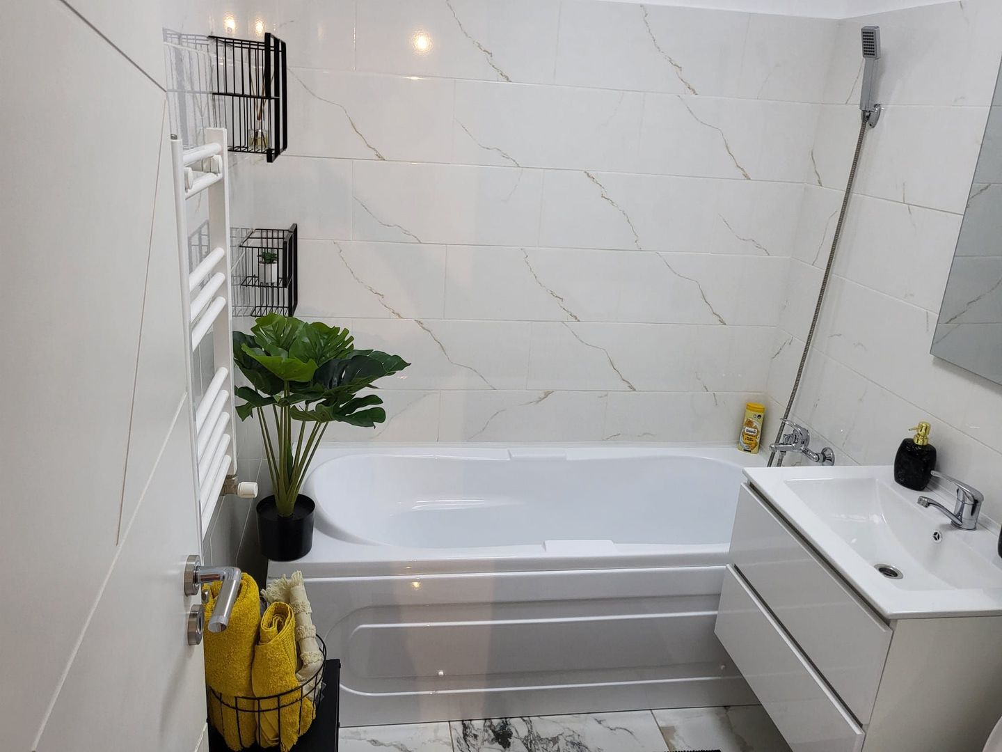 Apartament cu gradina, Lux,mobilat/utilat, aproape metrou Leonida - Poză 3