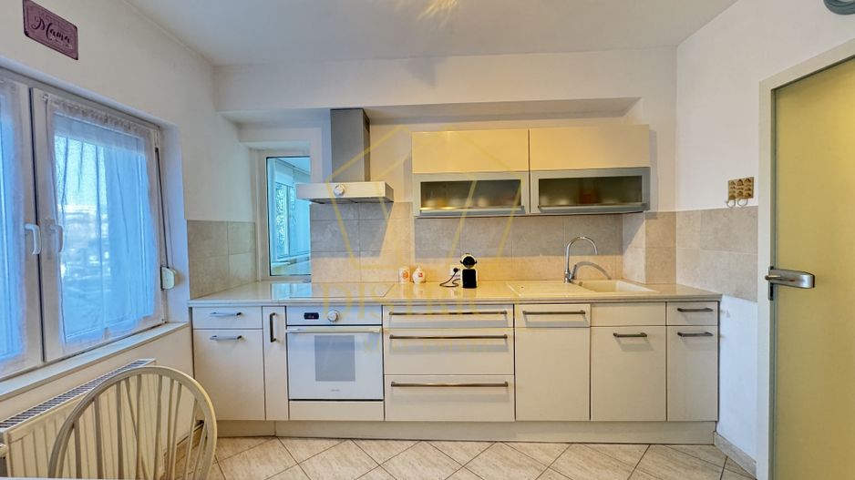 Apartament spatios cu 4 camere si garaj | Spitalul Judetean - Poză 14