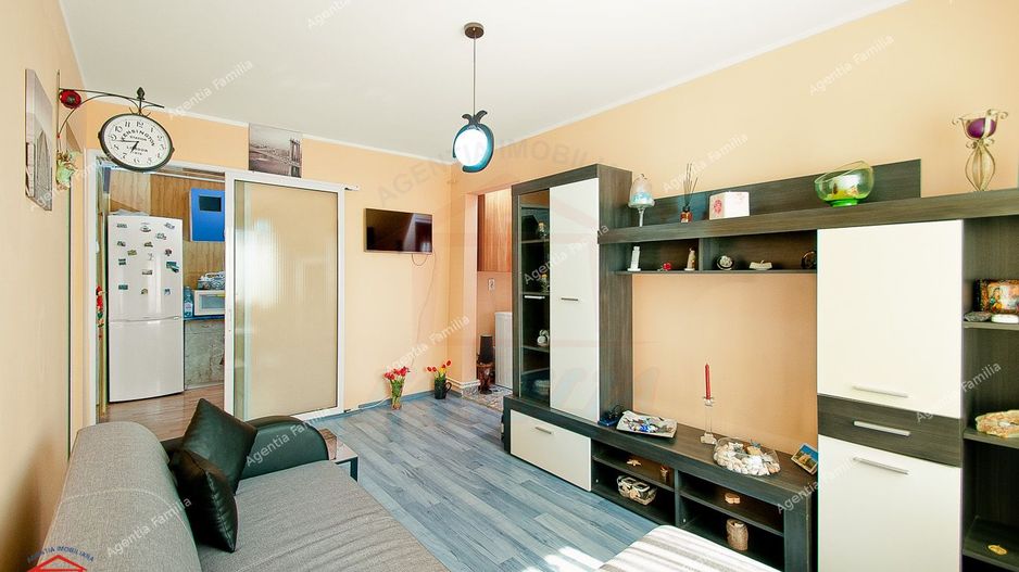 52500 Euro negociabil, trei camere renovat, mobilat si utilat, Micro 2 - Poză 3