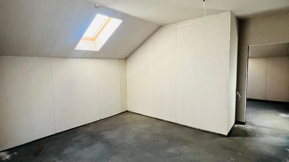 Casa noua ,  finisata cu 5 camere in localitatea Santandrei - Poză 6