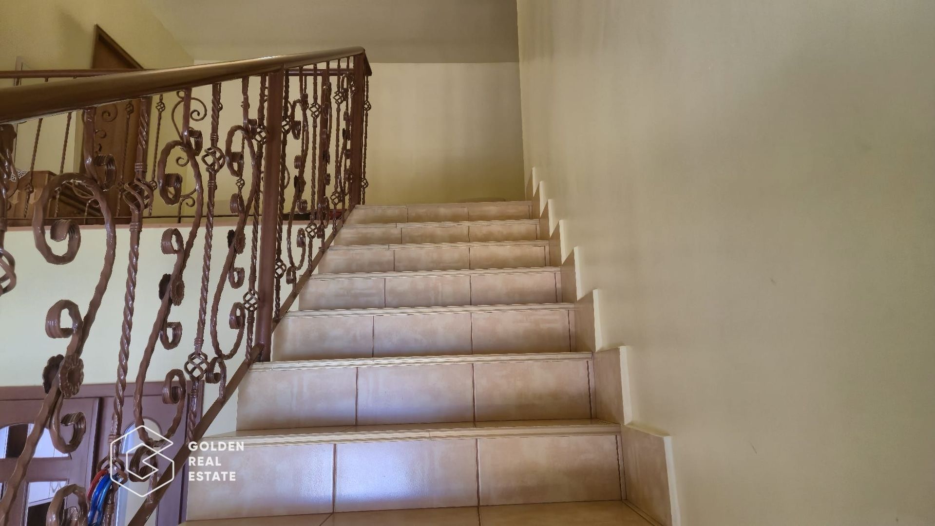 Casa spatiosa cu 5 camere, garaj si gradina, zona Gradiste - Poză 14