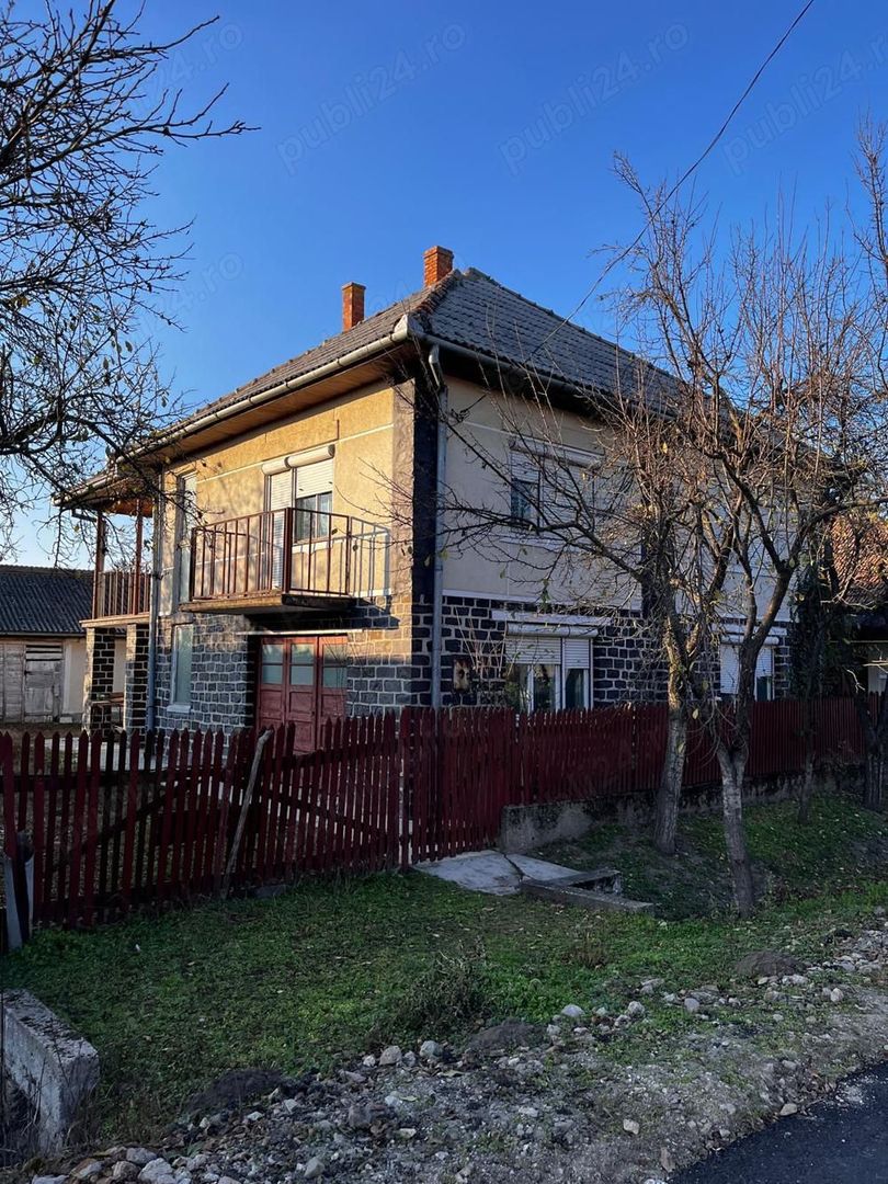 Vind casa la tara - Poză 1