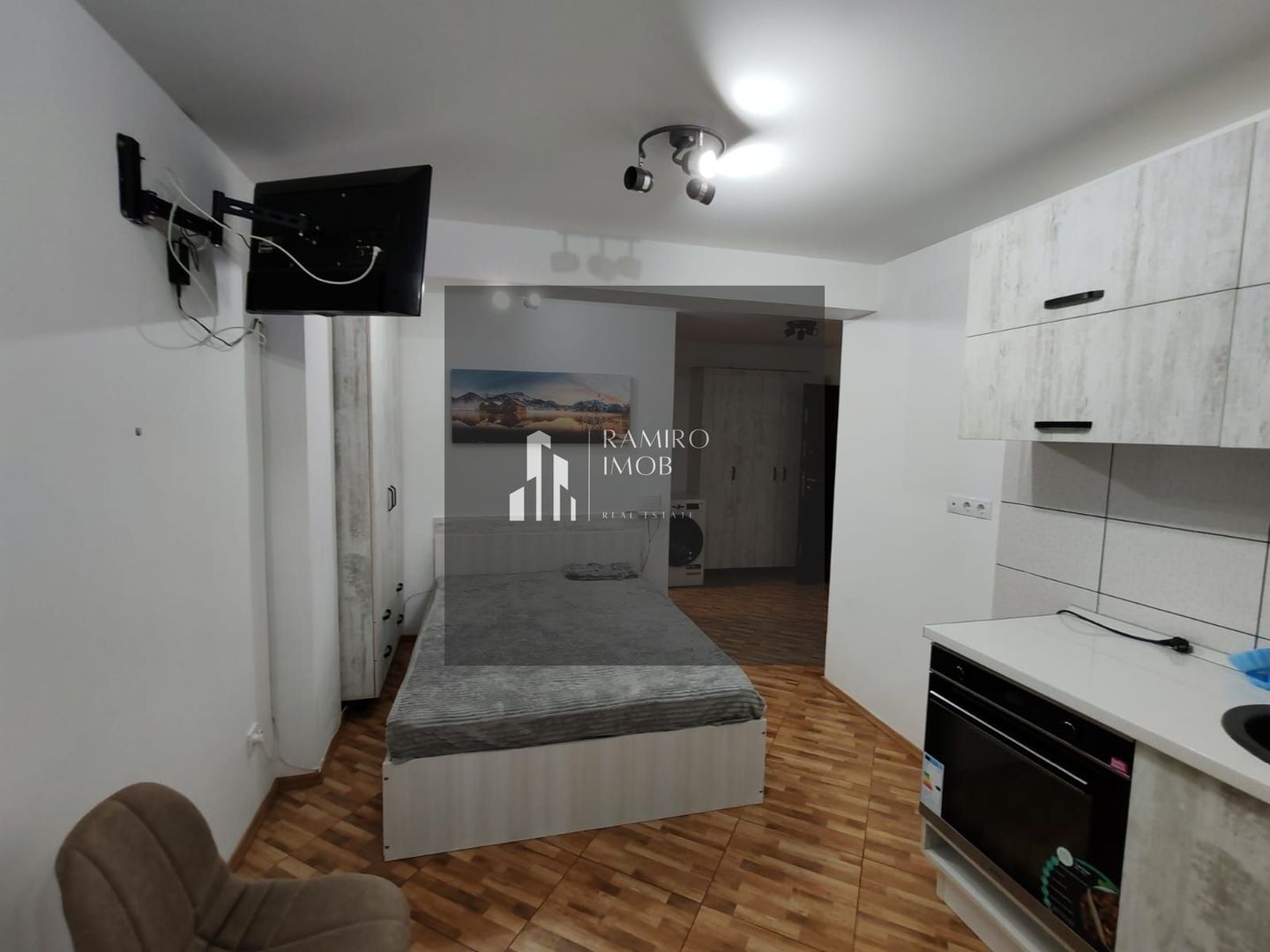 GARSONIERA 30MP, EROII REVOLUTIEI - Poză 5