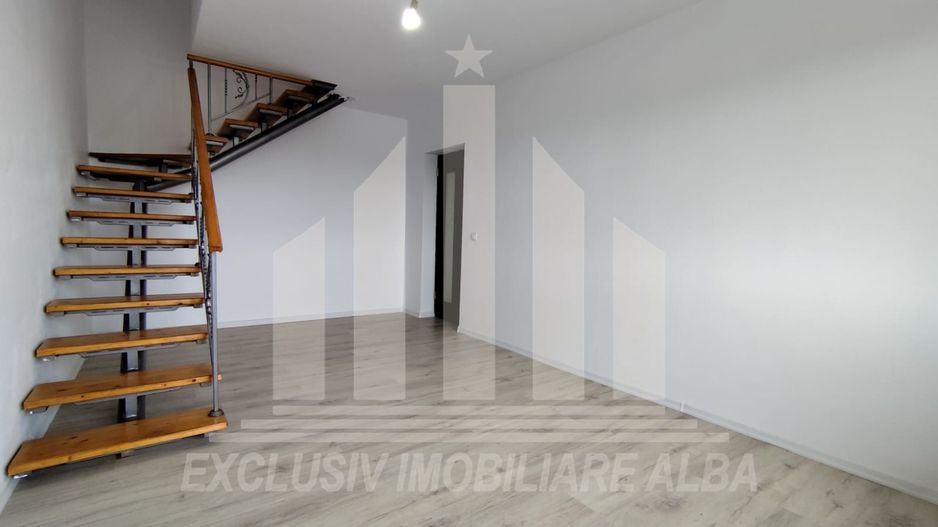 Apartament cu 5 camere decomandate, Cetate - Poză 1