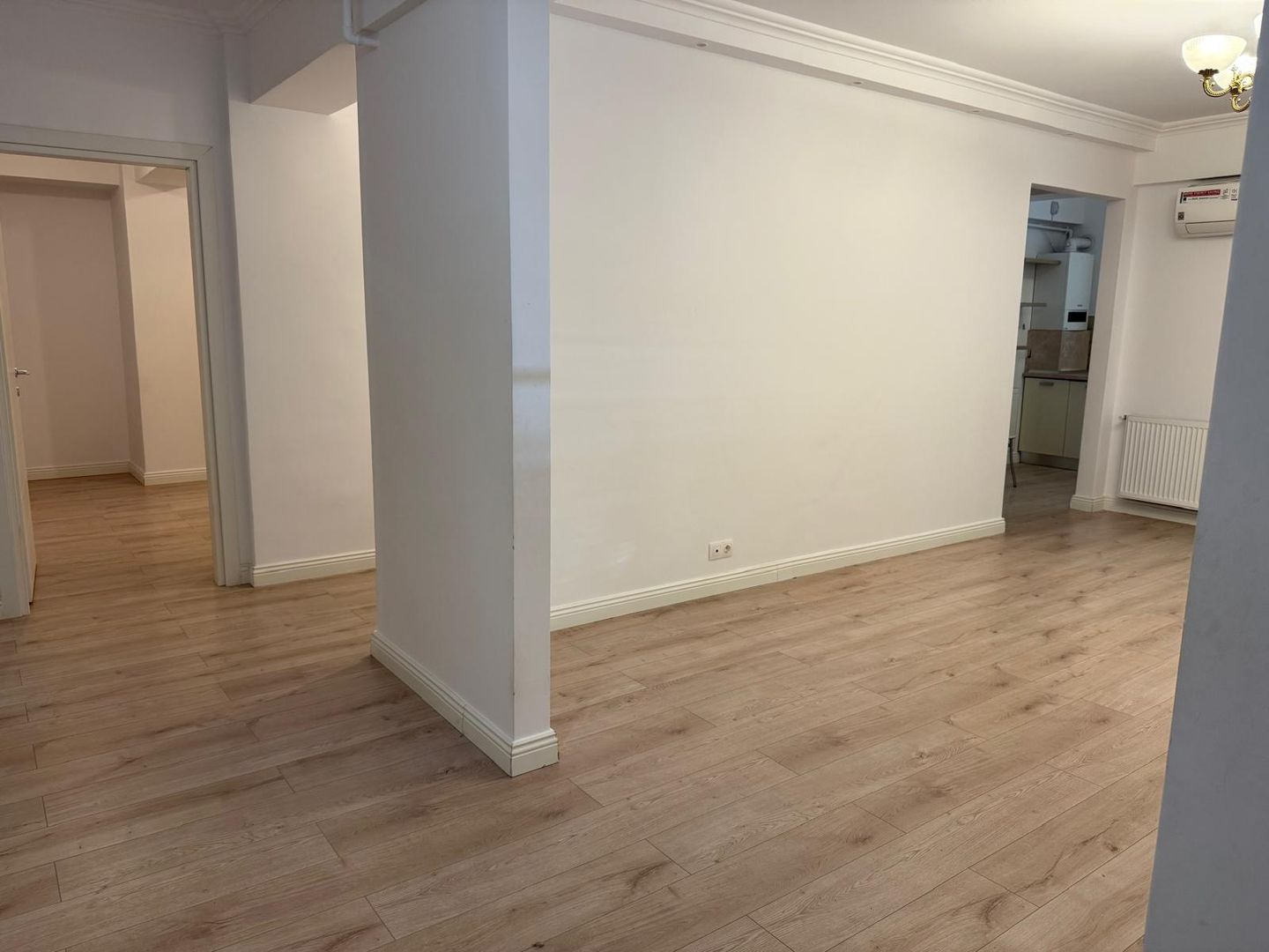 INCHIRIERE Apartament cu 3 camere in zona Aviatiei - Poză 2