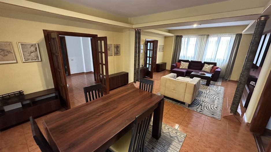 Apartament cu 3 camere în zona P-ta Unirii - Poză 2