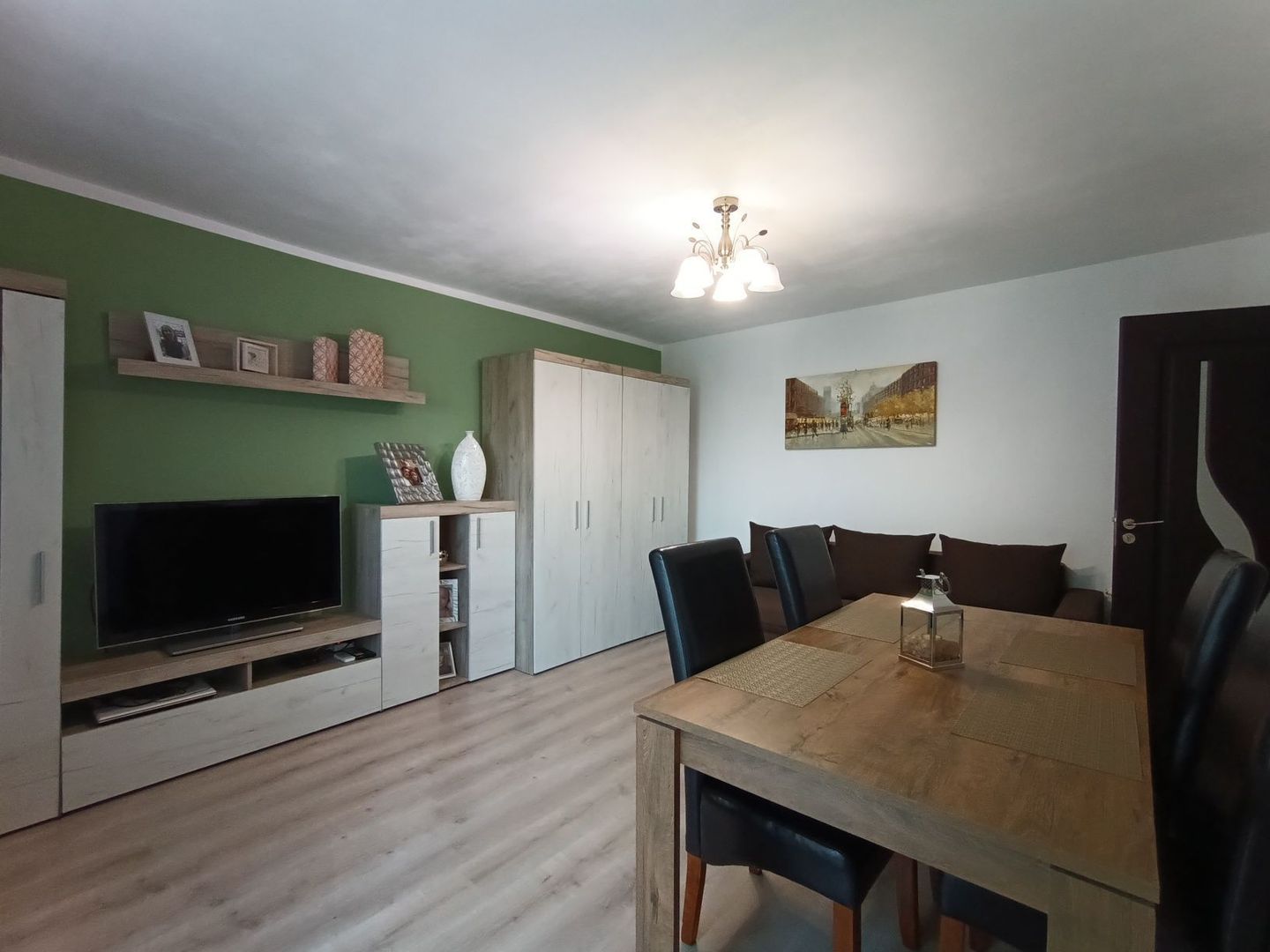 Vând apartament decomandat cu 3 camere, micro 16 - Poză 1