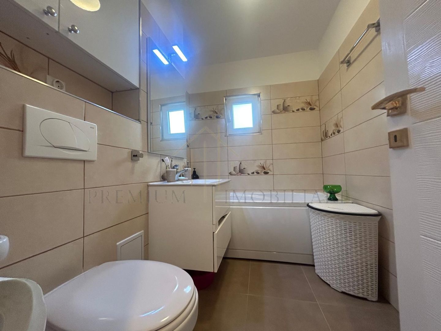 Apartament 2 camere decomandat, complet renovat, etaj 3/4,zona de sus - Poză 15