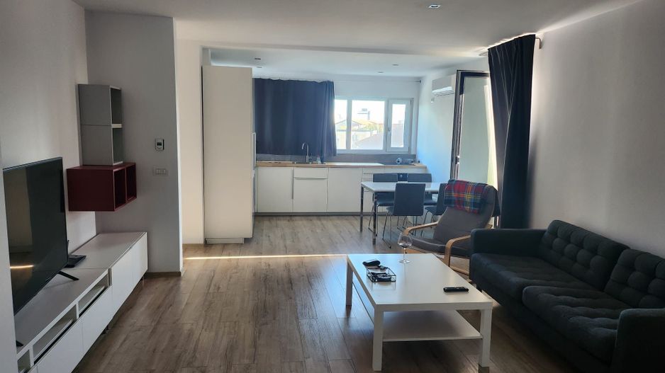 Apartament spatios cu 2 locuri de parcare - Poză 1