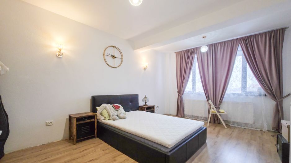 Casă spațioasă de vânzare – Strada Republicii nr. 105, Dragomirești - Poză 7