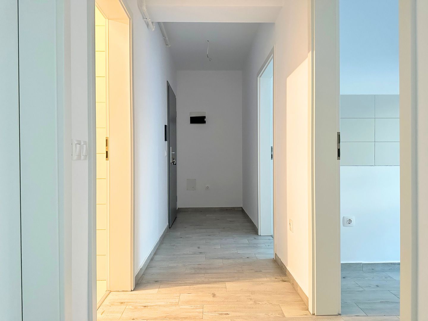VÂNZARE APARTAMENT 2,5 CAMERE  NOU NELOCUIT - Poză 22
