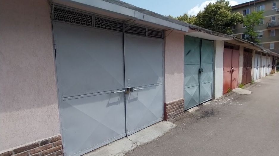 BRASADAS vinde ap 2 cam et.1/4 mobilat utilat cu garaj. - Poză 3