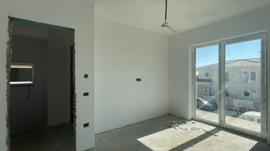 Duplex despartit prin camera tehnica- 5 camere- Mosnita Noua - Poză 11