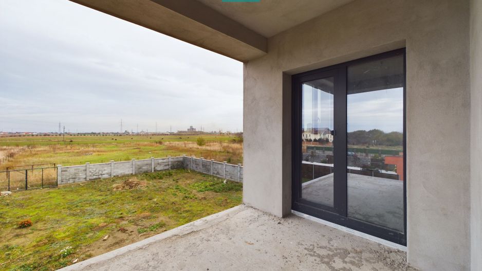 Vilă modernă pe 3 niveluri la gri în Poltura - Poză 20