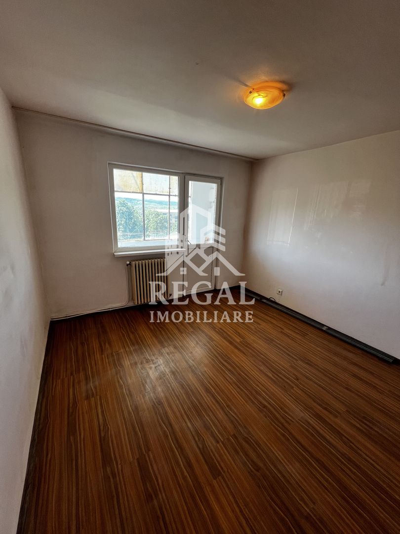 Apartament 2 camere decomandat – Micro 7 | Etaj 2 | Balcon | Panoramă - Poză 2