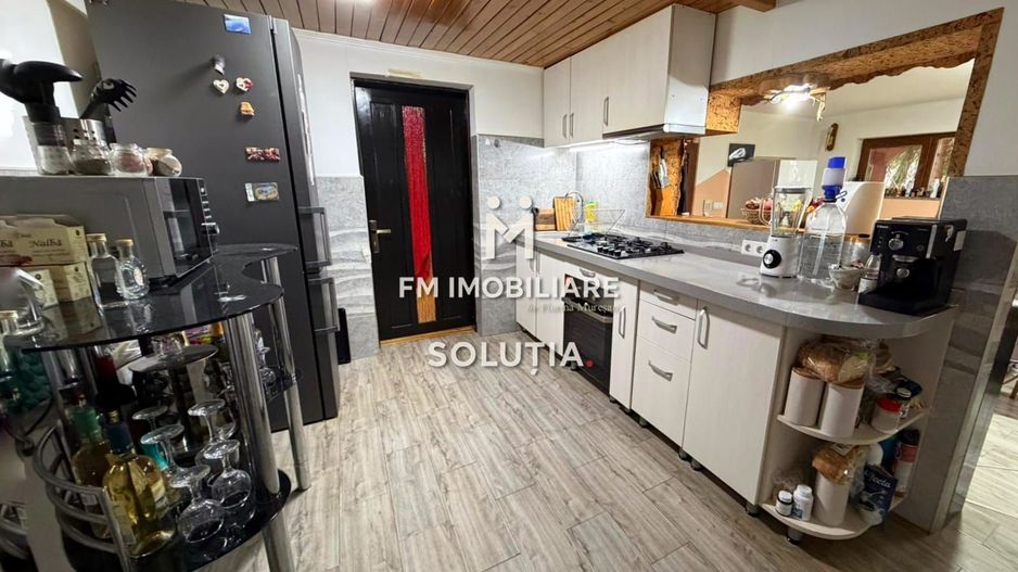 Casă de  vânzare cu vedere panoramică - Poză 7