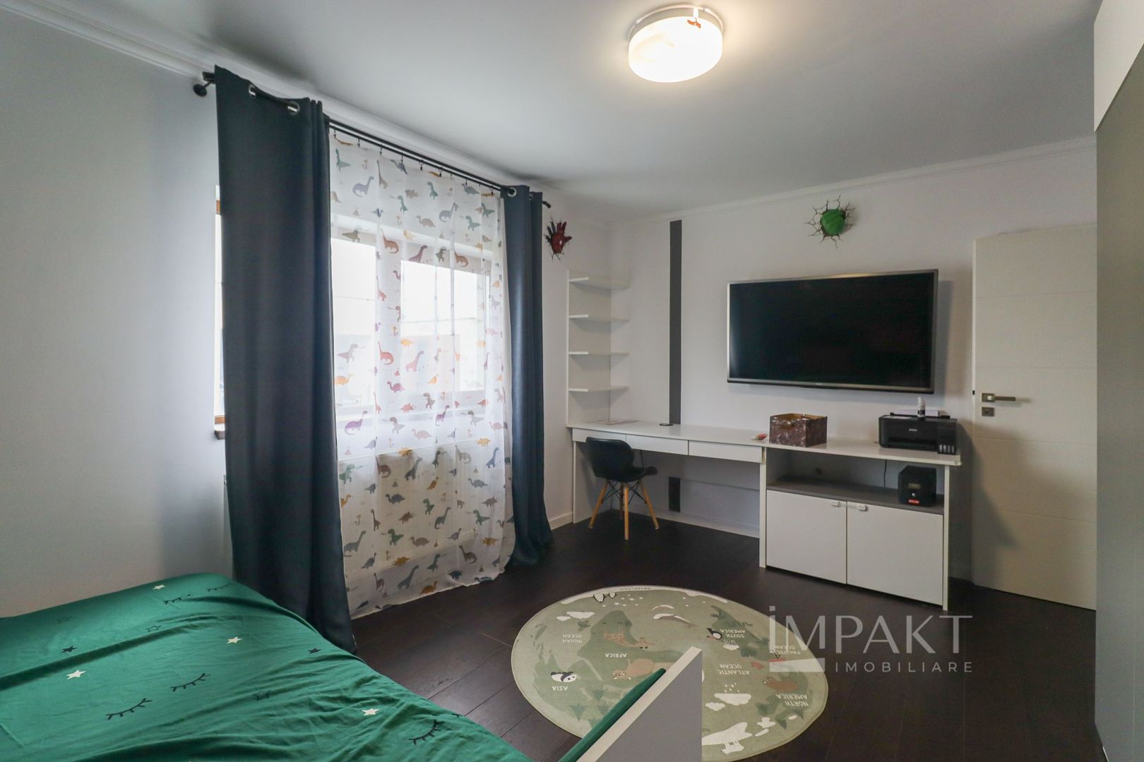 Apartament spatios cu balcon si terasa, complet mobilat, Europa! - Poză 20