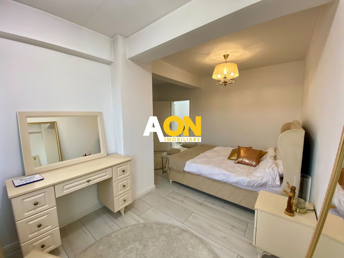 Apartament 2 Camere, Recent Renovat, Complet Mobilat - Poză 2