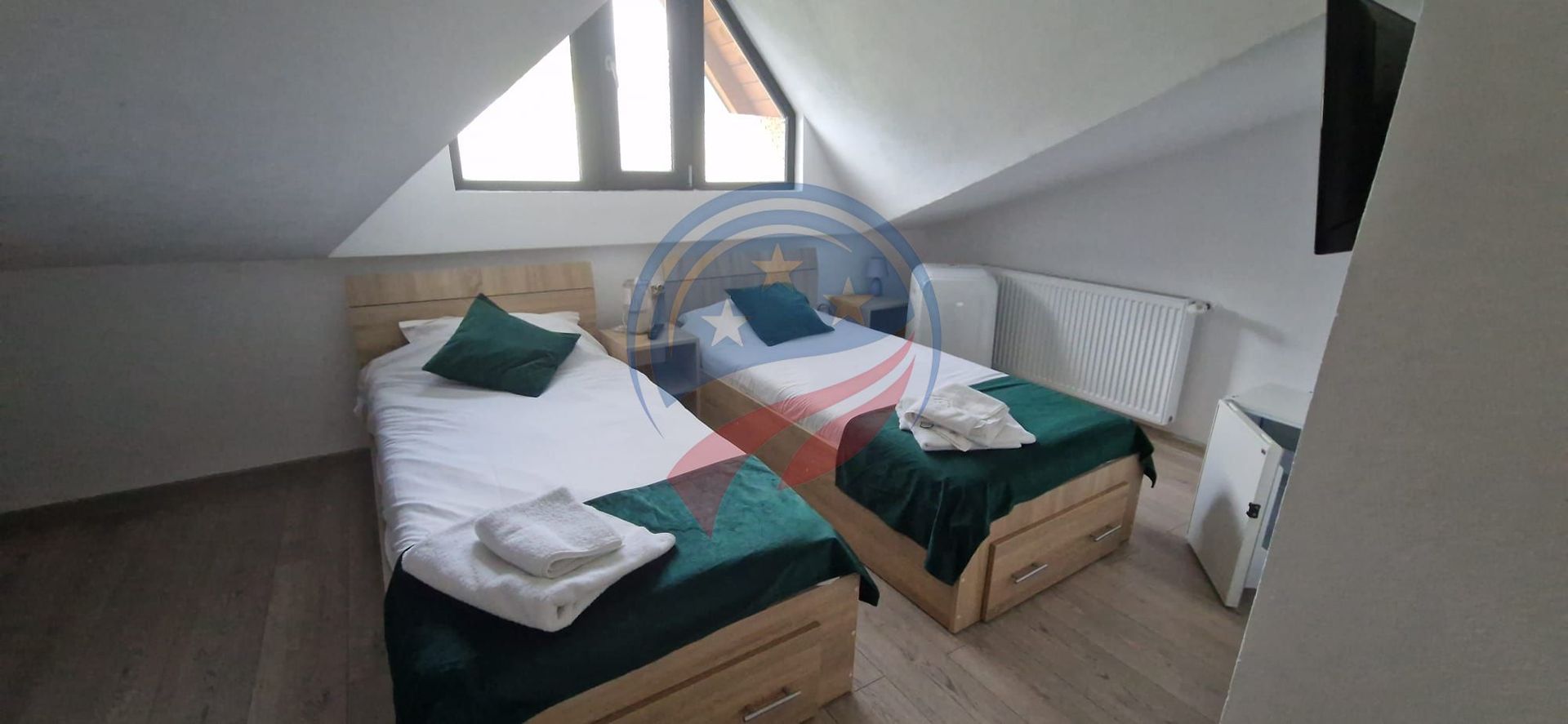 Pensiune  în Călimănești + 2 A-Frame - Teren 5.574 mp - Bonus Mercedes 350d - Poză 9