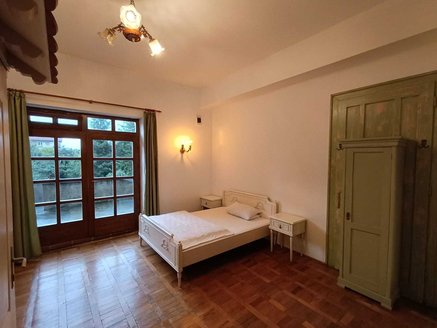 Garsoniera cu terasa proprie in vila interbelica | 20 mp + 16 mp terasa | Centru - Poză 1