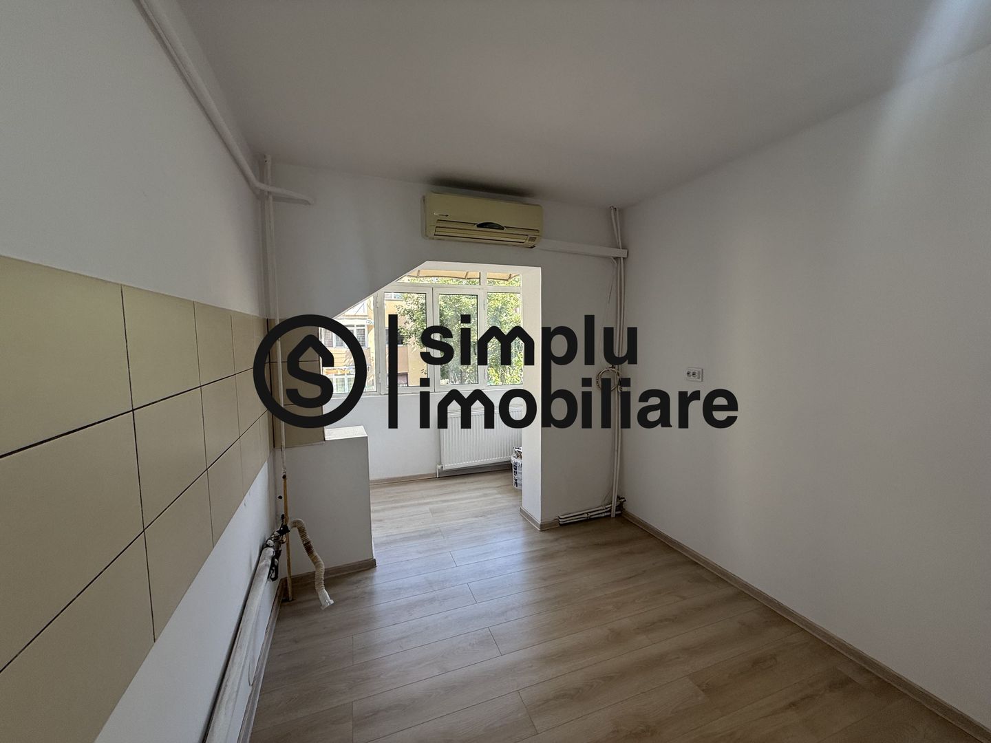 2 decomandate, centrala, etaj 1/4 - 1 Mai - Poză 6