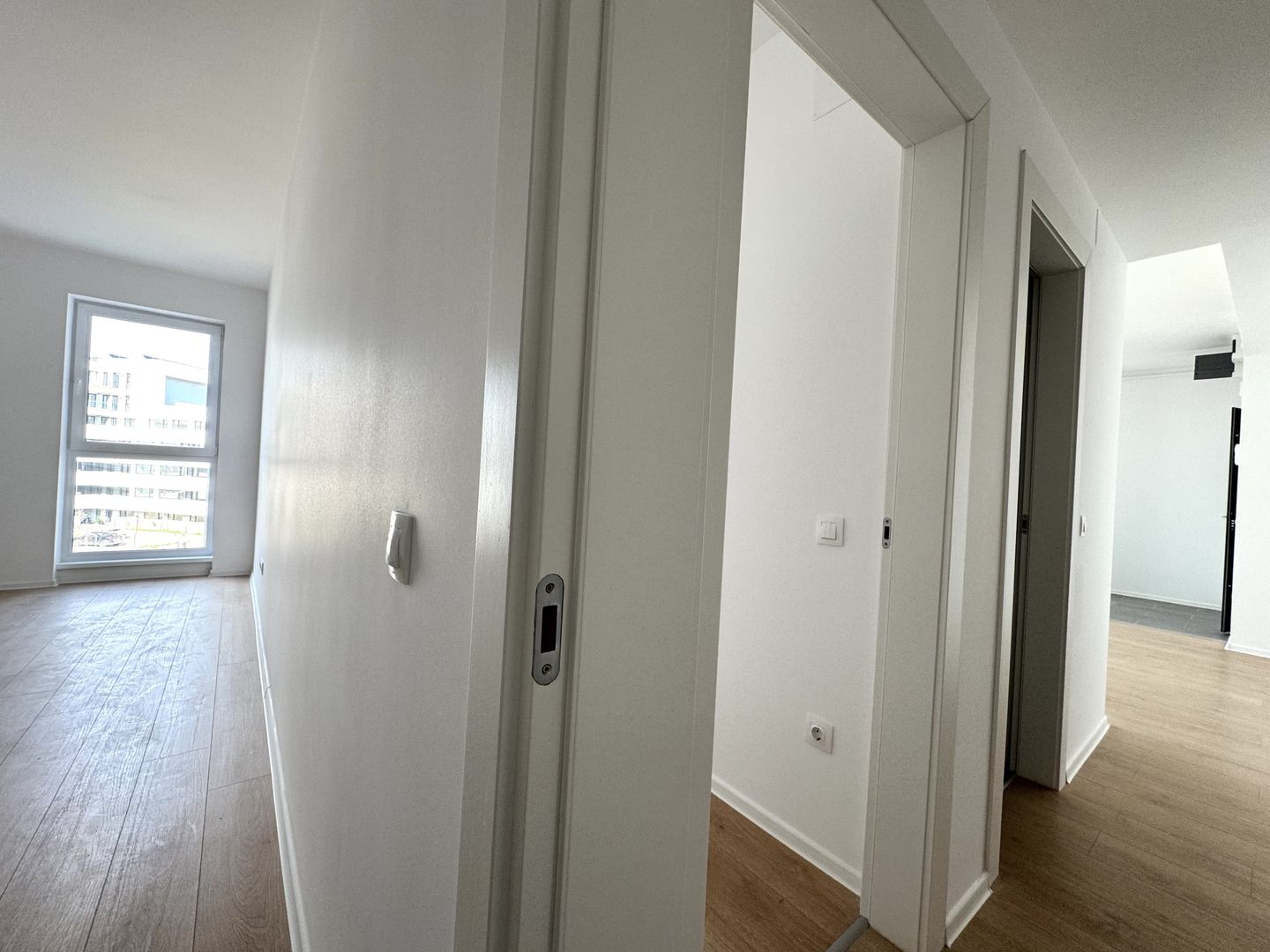 3 camere 76 mp SU + Balcon 6.5mp - Zona Lac Straulesti-Mall Colosseum - Poză 14