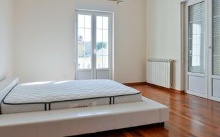 VILA DE LUX CU 6 DORMITOARE SI PISCINA + 800 MP CURTE LA INCHIRIRE - Poză 9