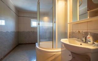 Casa cu 5 camere si 350 mp de teren in spate la parcul Salca - Poză 10