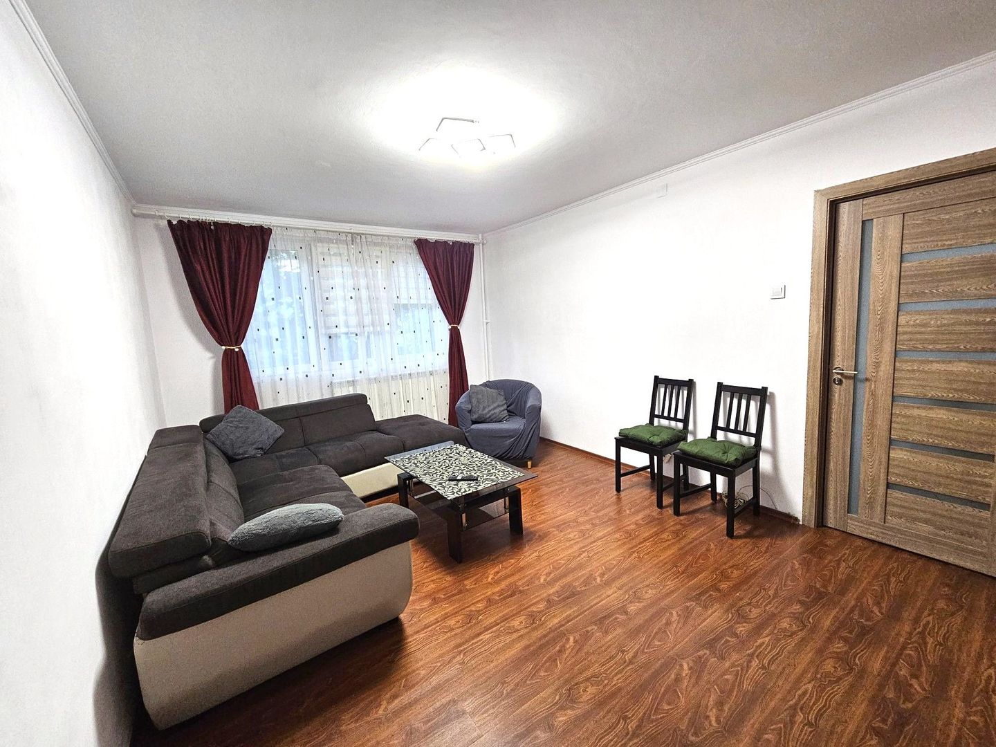 Închiriez Apartament cu 🏡 2 camere, centrală proprie, parcare, 1 Decembrie 1918 - Poză 1