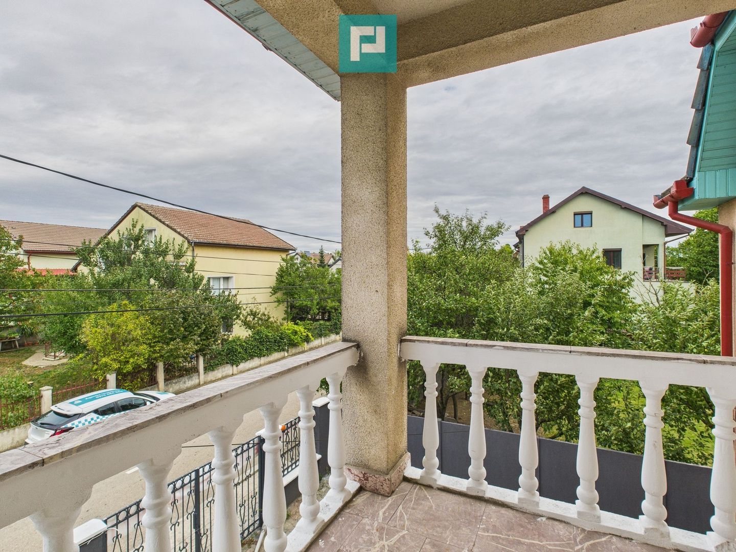 Vilă cu 5 camere pentru investiții în Dumbrăvița - Poză 16