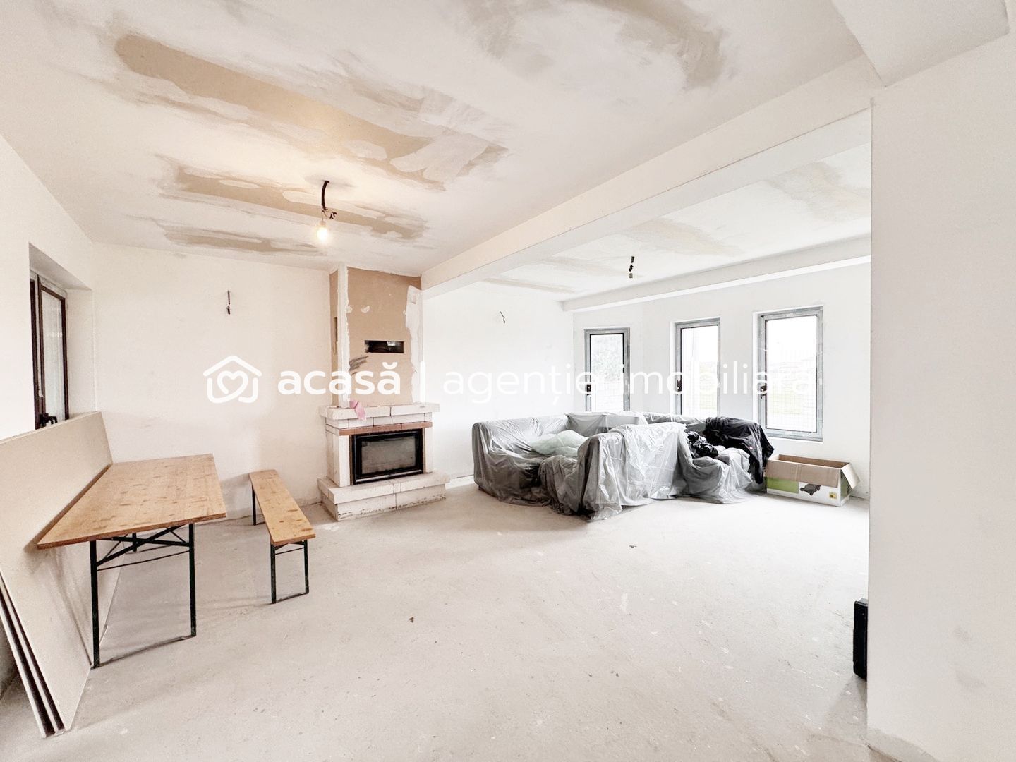 Vilă unică, gata să devină locuința ta de vis, în Livada. - Poză 1