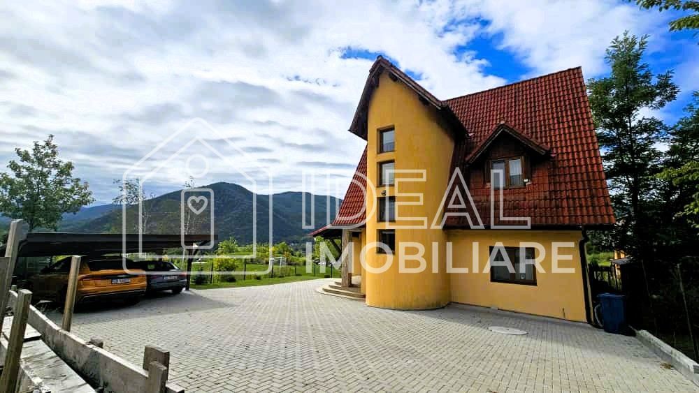 Casă deosebită, cu 5 camere, cu teren de 1132 mp – Cisnădioara - Poză 1
