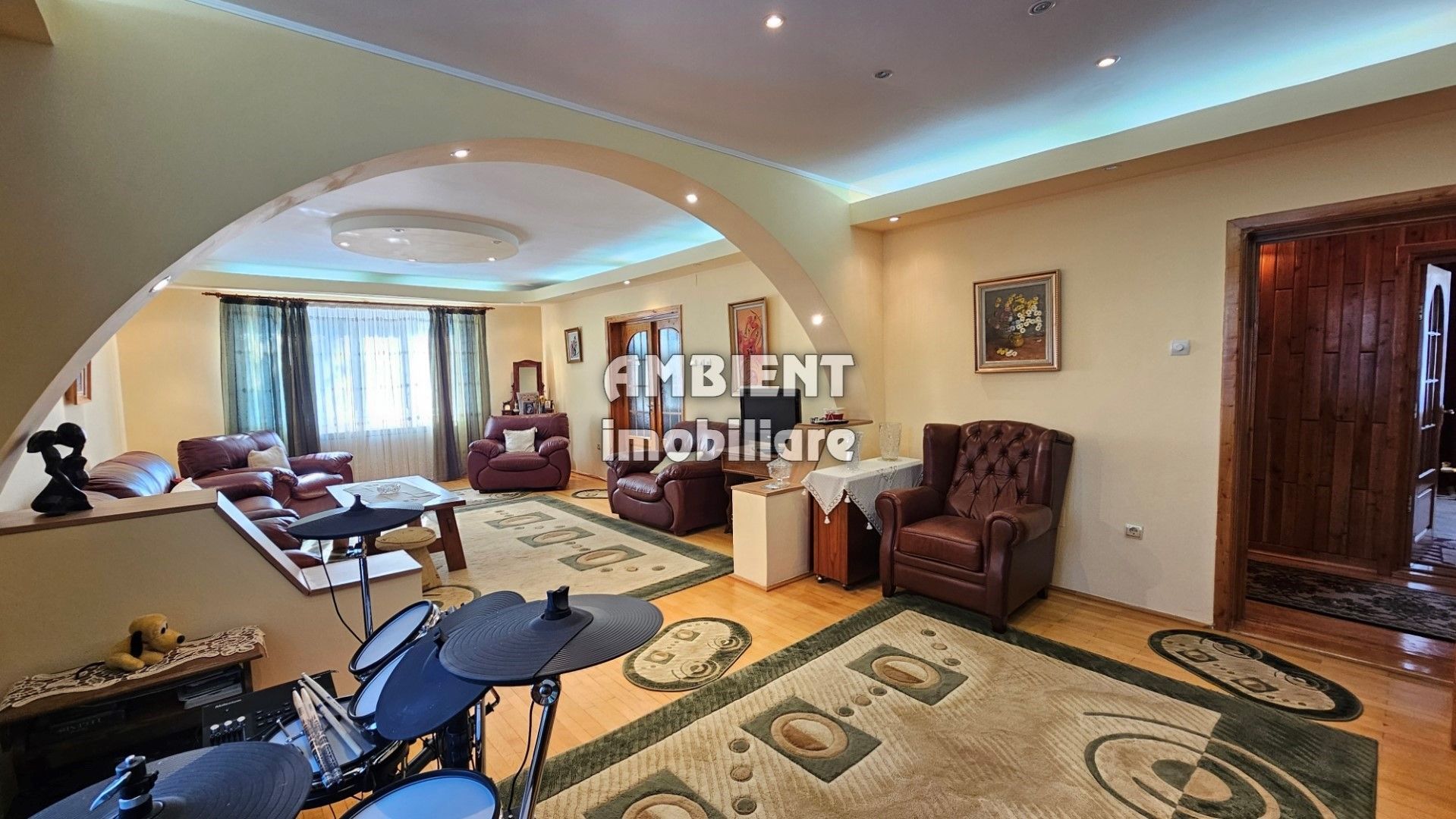 VILĂ P+1E, teren 2.200 mp, zona CASTANILOR; - Poză 3