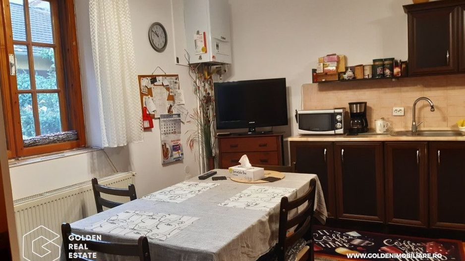 Casa mare, cu 4 apartamente a cate 1, 2, 3 și 4 camere fiecare - Poză 9