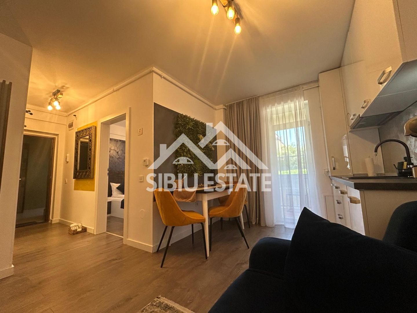 Apartament mobilat-utilat, cu 2 camere, balcon, parcare si boxa - Poză 7