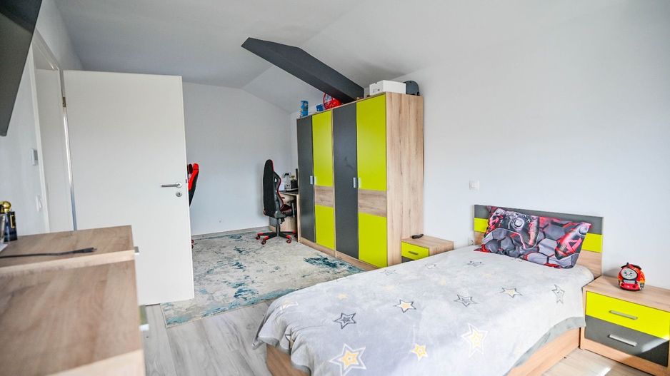 Casa individuală de vânzare Sânpetru, 5 camere, garaj, foișor, curte - Poză 12