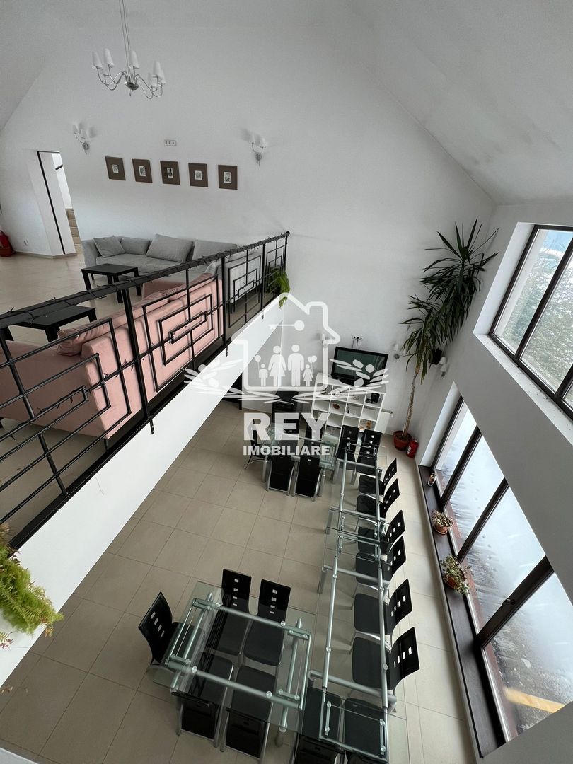 Vila / Hotel de vânzare în Păltiniș - Poză 1