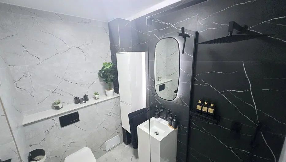 Studio Ultramodern cu Jacuzzi, Mobilat și Utilat Complet - Poză 4