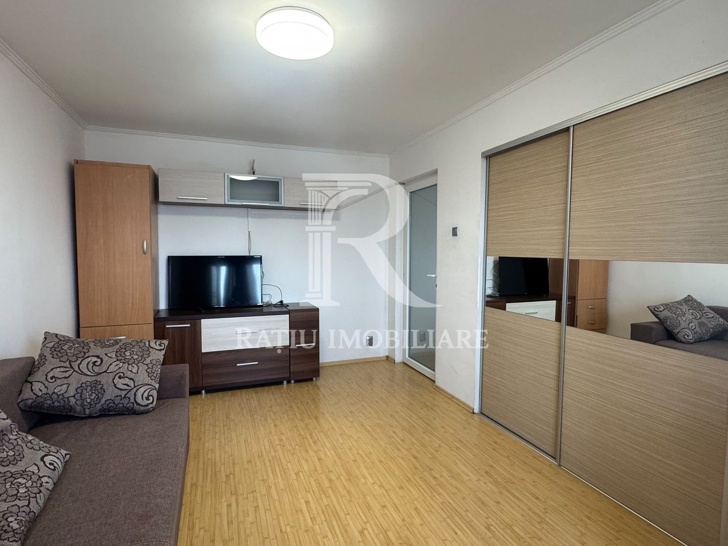 De inchiriat | Apartament cu o camera |  vedere panoramica | Nufarul - Poză 1