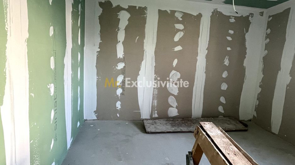Casa la gri, 7 camere, 2 bai - Poză 3